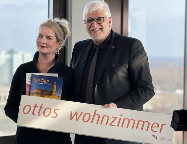 Sabine Schramm spricht in ottos wohnzimmer ber Vorhaben und Vernderung