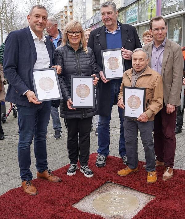 Bild vergrößern: Sports Walk of Fame: Ruderer-Trio - Olympiasieger 1976 und 1980 im Zweier mit Steuermann